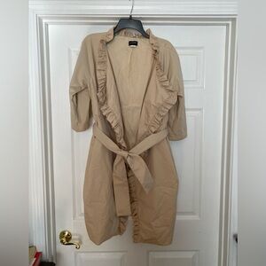 Women’s trench coat fall jacket without buttons.